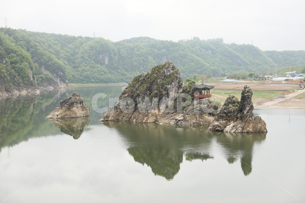 도담삼봉,정자,섬,충주호,단양,반영,물,자연풍경,자연,풍경,nature,landscape,한국자연풍경,한국자연경관,korea nature landscape,outdoors,옥외,water,land,땅,promontory,곶