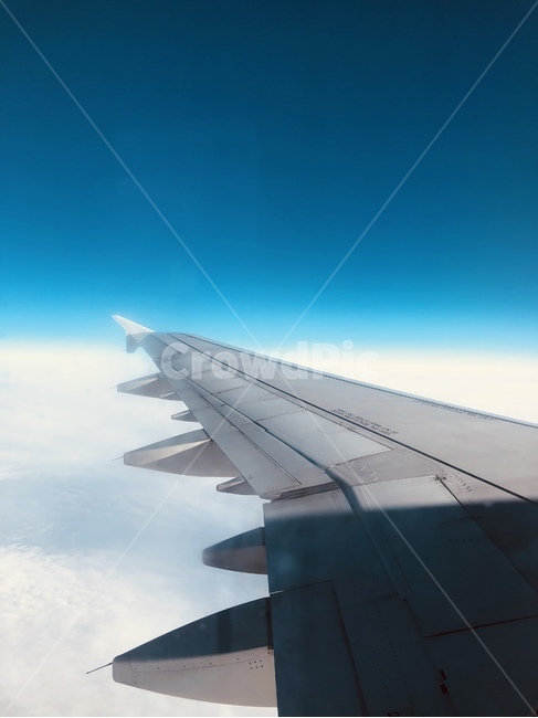 비행기,항공기,구름,날개,하늘,여행,휴가,traveling,vacation,trip,교통,교통수단,traffic,transportation,nature,자연,sky,azure sky,푸른 하늘,outdoors,옥외,vehicle,차량,aircraft,airplane