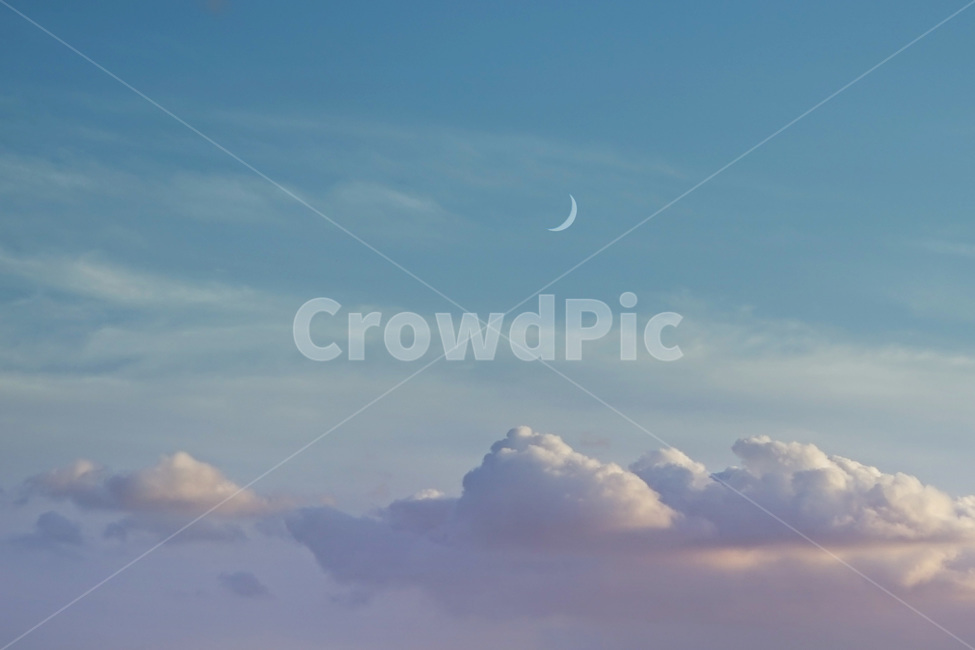 구름,하늘,초승달,손톱달,crescentmoon,sky,cloud,야경,밤,풍경,nightscape,night,landscape,색깔,색상,색채,색감,color sense,color sensitivity,feeling of color,nature,자연,outdoors,옥외