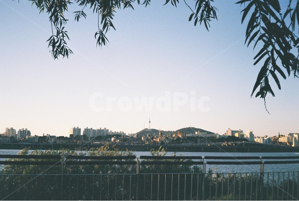 피크닉,한강,한강피크닉,노을,필름,가을,나들이,봄,반포공원,hanriver,hangang,fall,picnic,film,river,한강공원,도시,풍경,city,landscape,한국도시풍경,한국도시경관,korea cityscape,감성,sensible,feeling,railing,난간