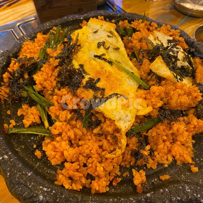 볶음밥,부추,계란,김치볶음밥,김,김가루,저녁식사,술자리,식당,food,음식,한국음식,먹방,meal,볶음,회식,밥,김치