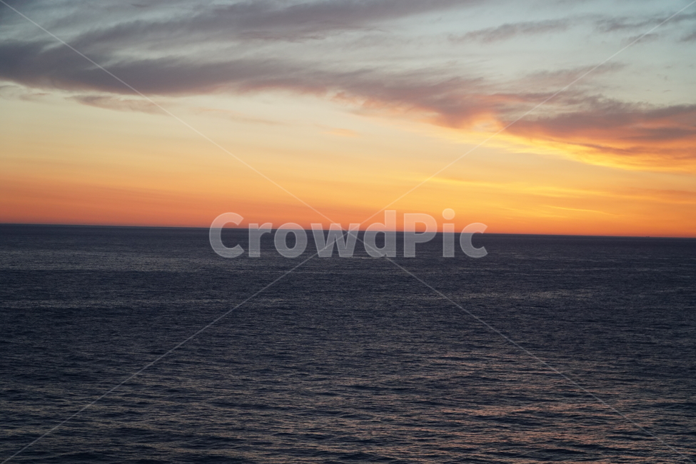바다,바닷가,해변,수평선,노을,해돋이,태양,해,하늘,구름,동해,강릉,주황,자연,여행,오션뷰,해질녘,동틀녘,새벽,아침,sea,beach,sunset,sunrise,sunup