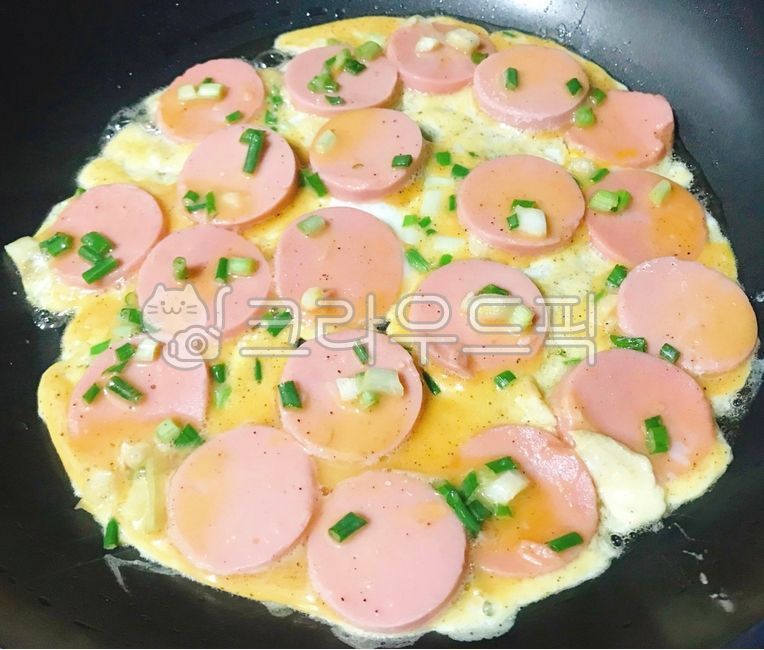 분홍소세지,옛날소세지,소시지,소세지,부침,부침개,소세지부침,소시지부침,계란,달걀,후라이팬,쪽파,파,음식,요리,식사,식재료,먹방,밥도둑,밥반찬,반찬,egg,food,dish,cook,meal