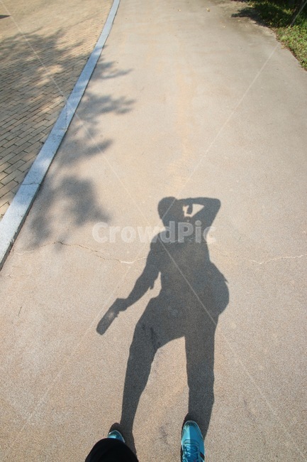 그림자,가을,산책,셀카,셀프,사람,인물,인간,human,person,인물실루엣,사람실루엣,character silhouette,human silhouette,pedestrian,보행자,footwear,신발류,shoe,구두,apparel,의복,clothing,의류,asphalt,아스팔트,path,통로