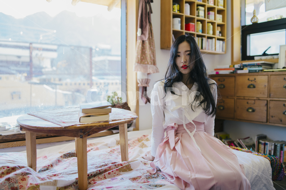 한복,설날,감성사진,인물사진,휴식,힐링,명절,차,tea,portrait,한복,한국전통의상,hanbok,korean traditional clothes,사람,인물,인간,human,person,얼굴표정,facial expression,face,여성,여자,woman,female,lady