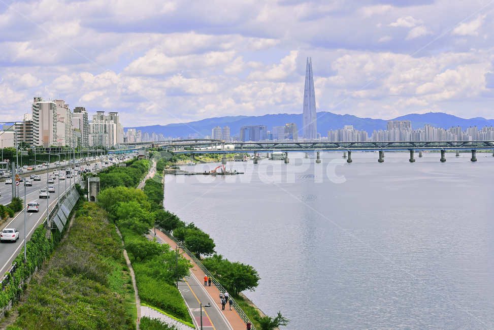 한강풍경,강변로,강변북로,사,도로,숲,남산풍경,다리,남산타워,강물,잔잔한,아파트촌,서울풍경,배경,바탕,백그라운드,교량,bridge,한강대교,차도,자동차,질주,산책로,도시,풍경,city,landscape,한국도시풍경,한국도시경관,korea cityscape,road
