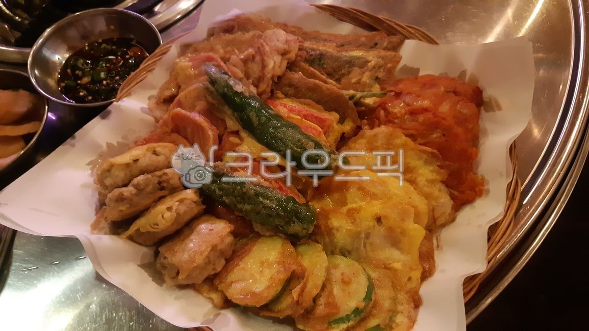 pumpkin pancake,fried food,Assorted pancakes,Korean cuisine,Ring ding,Perilla leaf pancake,Assorted,Korean,jeon,food,sausage pancake,Korean food,Red pepper pancake