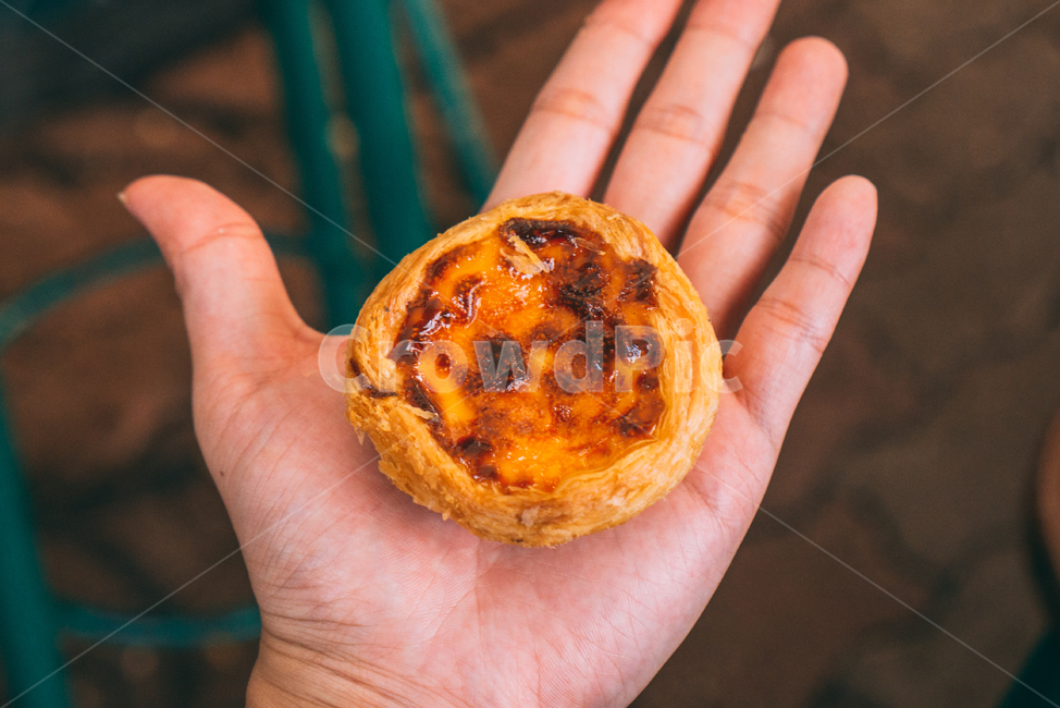 에그타르트,계란빵,계란타르트,타르트,홍콩에그타르트,에그타르트,사람,인물,인간,human,person,신체일부,몸,body,음식,식재료,요리,food,cook,meal,dishes,food reserves,빵,bread,디저트,간식,후식,dessert,snack