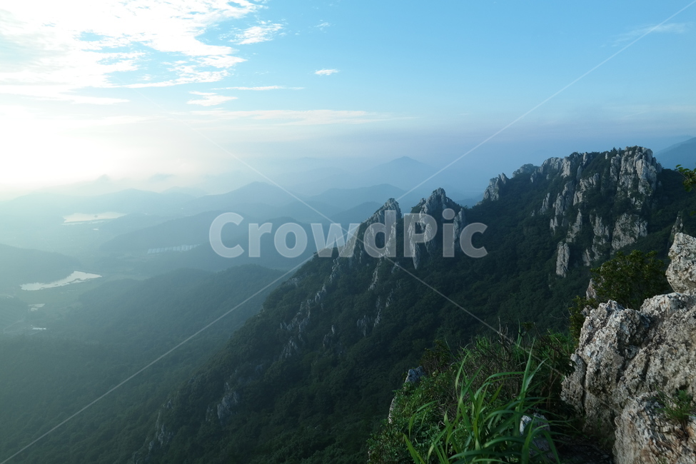 nature,자연,outdoors,옥외,mountain,산,mountainrange,산맥,slope,경사,도솔암,경관,자연경관,봉우리,등산,꼭대기,절벽