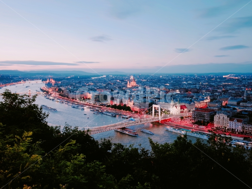 부다페스트,야경,헝가리,세체니다리,겔레르트언덕,Budapest,nightscene,nightview,도시,풍경,city,landscape,해외,외국,세계,foreign,oversea,world,세계도시풍경,해외도시풍경,외국도시풍경,world cityscape,색깔,색상,색채,색감,color sense,color sensitivity,feeling of color,outdoors,옥외,경치,nature,자연,scenery,panoramic,파노라마