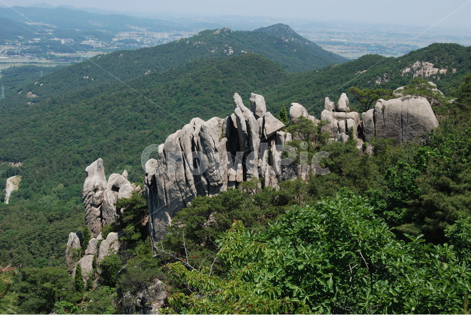 용봉산,병풍바위,의자바위,물개바위,행운바위,자연의위대함,등산로,능선,아름다움,신비스런산,돌,산행,힐링,자연,감성,등산,계절,여행,한국,한국명산,한국등산,풍경,눈,나무,하늘,바람,바람소리,환경,생태계,산,땅,자연,풍경,nature,landscape,한국자연풍경,한국자연경관,korea nature landscape,outdoors,옥외,cliff,낭떠러지,mountain