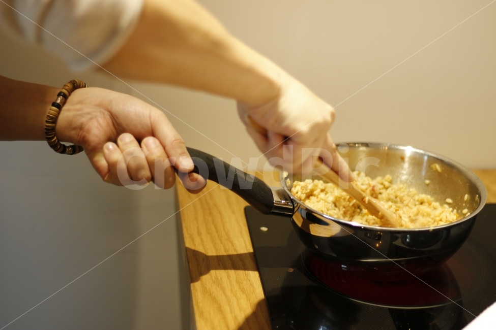 음식,요리,쉐프,주방,조리,밥,식사,푸드,볶음밥,필라프,가열,인덕션,food,cook,cooking,meal,Chef,kitchen,사람,사람,인물,인간,human,person,신체일부,몸,body,주방,키친,부엌,주방용품,요리도구,kitchen,kitchenware,cookroom,cookingutensil,음식,식재료,요리,food,cook,meal,dishes,food reserves