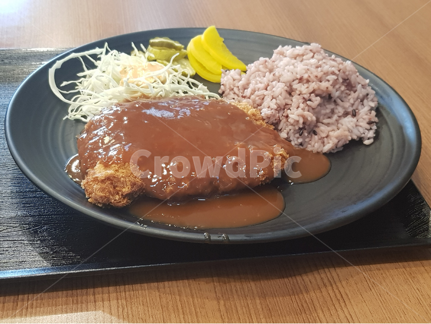 돈까스,튀김,요리,돼지고기,음식,채소,야채,소스,단무지,맛,밥,일식,돈가스,퓨전음식,돈가츠,음식,식재료,요리,food,cook,meal,dishes,food reserves