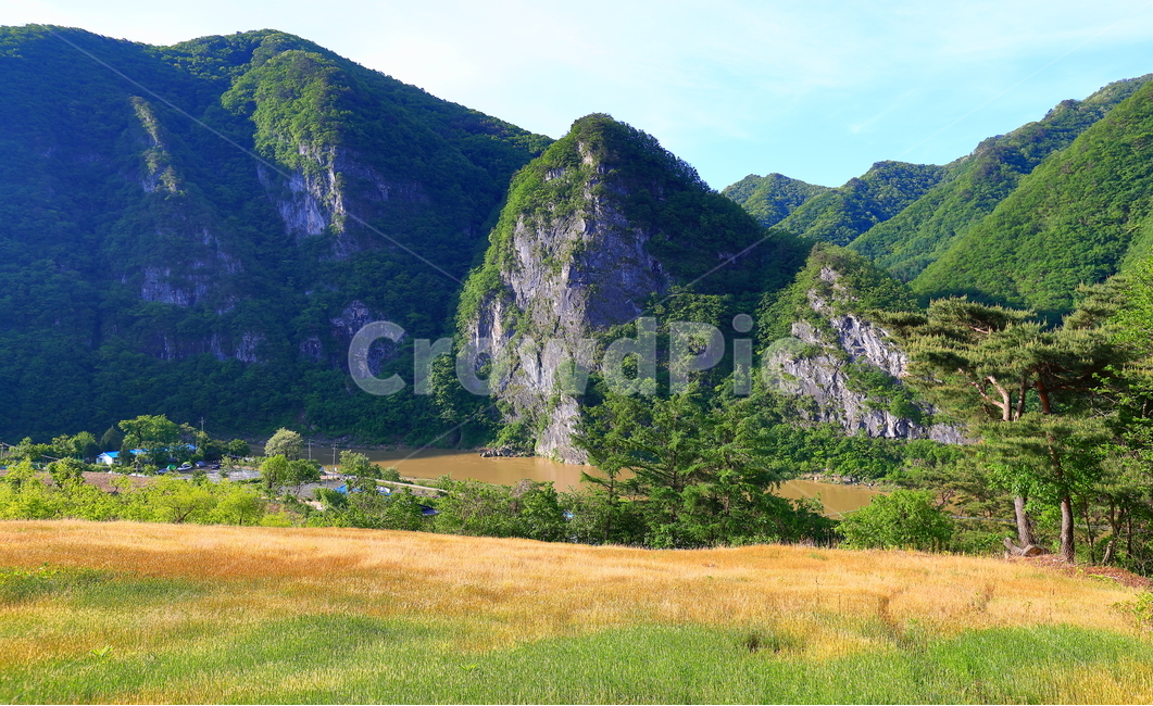 동강,연포마을,뼝대,칠족령,신병산,자연,풍경,nature,landscape,한국자연풍경,한국자연경관,korea nature landscape,outdoors,옥외,grassland,목초지,field,들
