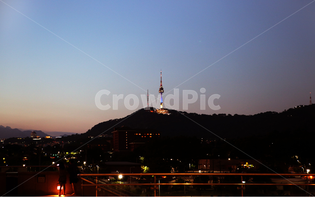 남산,타워,남산타워,서울타워,산,서울,한국,건물,건축물,자연,하늘,배경,백그라운드,풍경,야경,야경,밤,풍경,nightscape,night,landscape,도시,city,한국도시풍경,한국도시경관,korea cityscape,랜드마크,landmark,tourist attraction,한국랜드마크,한국관광지,한국명소,korea landmark,korea tourist attraction,steeple,뾰족한 탑,spire,첨탑,architecture,tower,탑,building