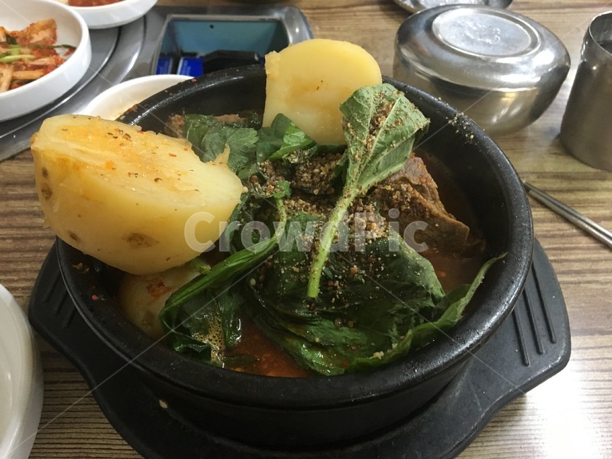 감자탕,국물요리,감자,뼈해장국,음식,한식,따뜻한요리,food,soup,음식,식재료,요리,food,cook,meal,dishes,food reserves