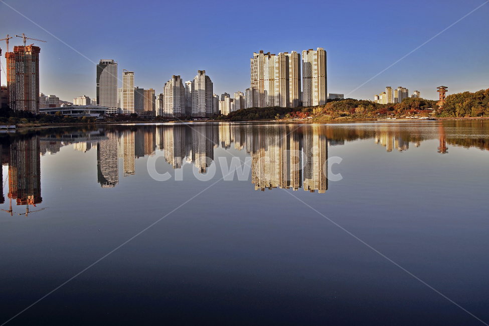 reflection,Gwanggyo Lake Park,Wonwon Reservoir,Yeongtong,Suwon city,autumn,apartment