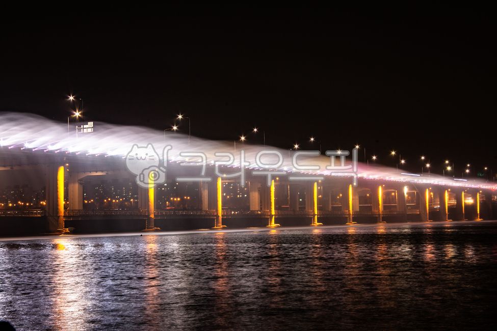 fountain,color,tourist attraction,lighting,Banpo Bridge,Han River,pier,Seoul,light,bridge,Hangang Citizens Park,Korea