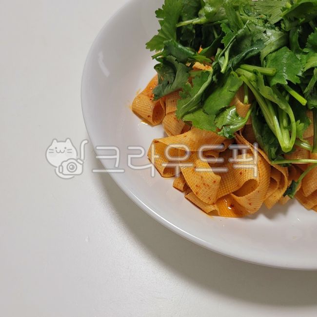 음식,food,건두부,건두부볶음,포두부,두부,두부요리,tofu,고수,채소,야채,cilantro,그릇,plate