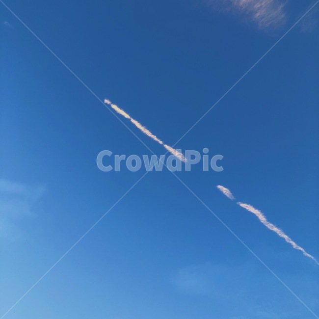 sky,cloud,blue sky,contrail,nature