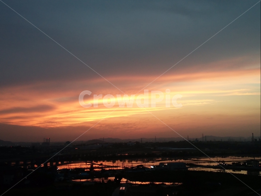 노을,석양,시골,구름,빛,어둠,저녁,Sunset,rural,Cloud,Light,자연,풍경,nature,landscape,색깔,색상,색채,색감,color sense,color sensitivity,feeling of color,outdoors,옥외,sky,하늘,dawn,새벽,sunset,일몰,dusk,황혼,red sky,붉은 하늘