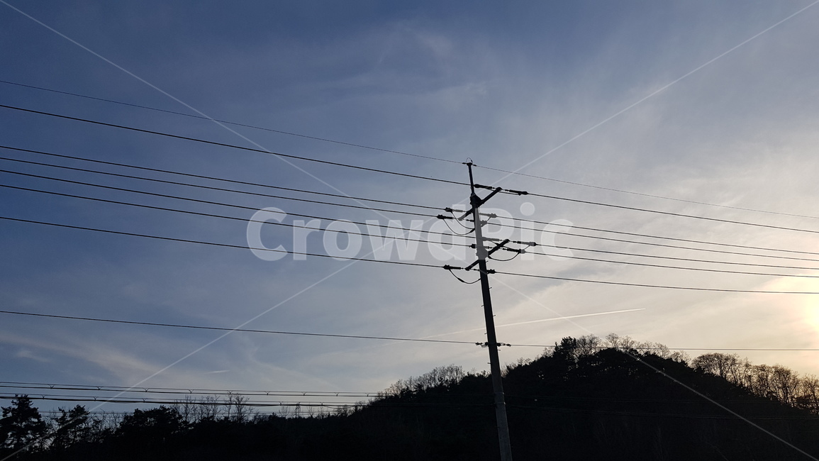 구름,하늘,파란하늘,하얀구름,뭉게구름,특이한구름,sky,bluesky,cloud,cable,케이블,powerlines,전력선,electrictransmissiontower,송전탑,석양,감성사진,전봇대