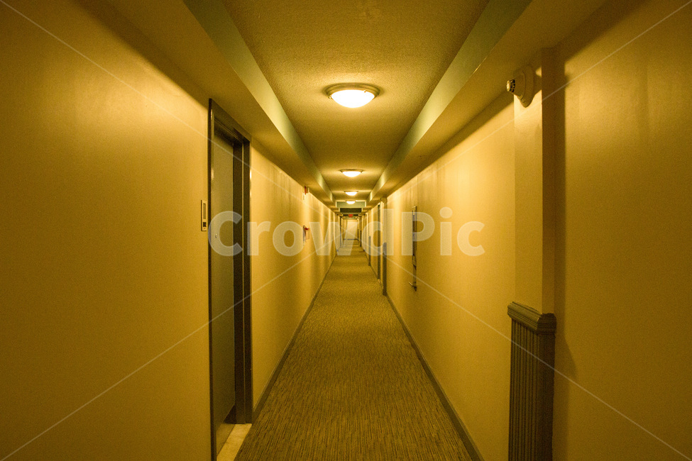 corridor,design,door,empty,entrance,floor,hall,hotel,indoor,inside,interior,light,long,modern,nobody,wall,복도