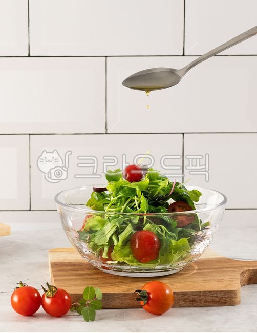 salad,oil,Cherry tomato,brunch,tomato