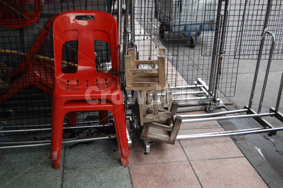 chair,의자,빨강,철망,빈자리