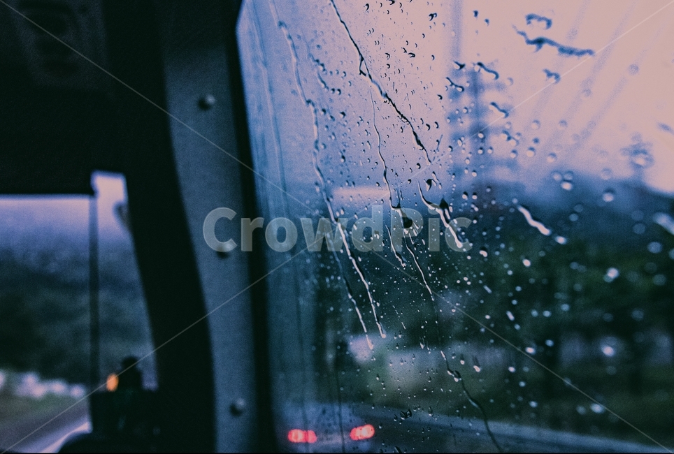 비,버스,창문,방울,자동차,도로,운전,흐림,물줄기,감성,sensible,feeling,비,비오는날,rain,rainy,교통,교통수단,traffic,transportation
