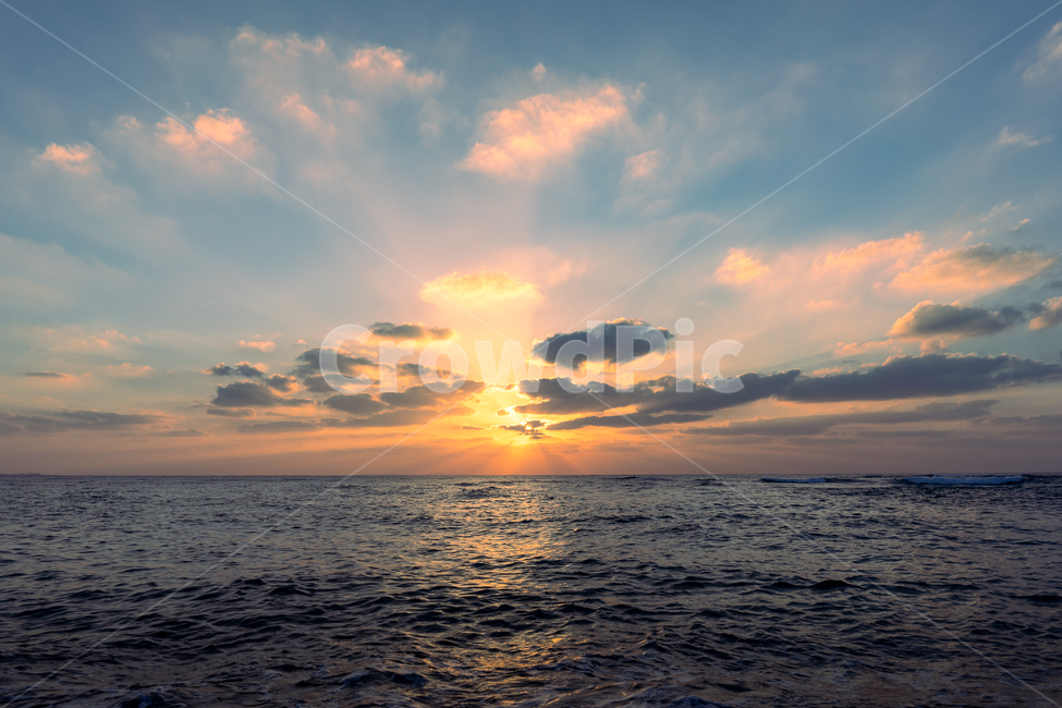 일몰,바다,구름,노을,빛,자연,풍경,nature,landscape,outdoors,옥외,sky,하늘,sunset,dusk,황혼,dawn,새벽,red sky,붉은 하늘