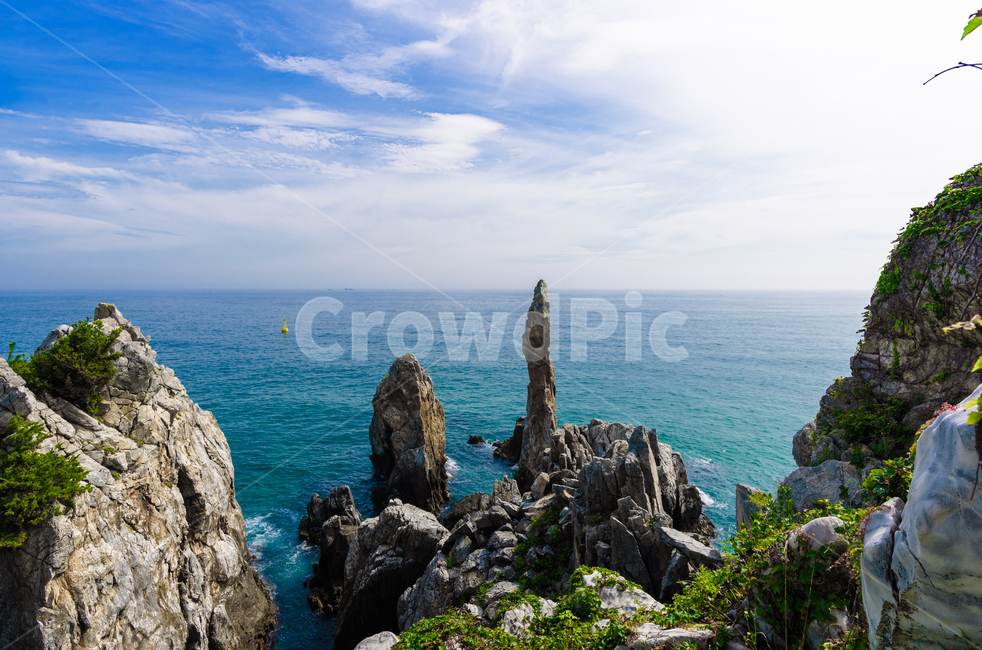 동해안,추암,바위,수평선,수면,낭떠러지,cliff,하늘,구름,자연,풍경,nature,landscape,promontory,곶,outdoors,옥외