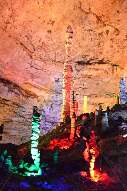 cave,동굴,nature,자연,landscape,경치,outdoors,옥외,scenery,풍경,중국,장가계,황룡동굴,불빛,야경,동굴야경,석순,석주