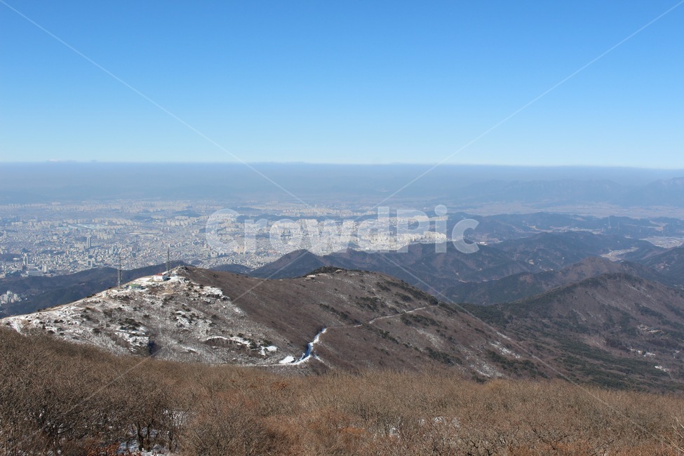 도시,도심,경계선,아파트,하늘,풍경,전경,경계,지평선,도시풍경,저수지,미세먼지,설산,산,자연,풍경,nature,landscape,slope,경사,outdoors,옥외,scenery