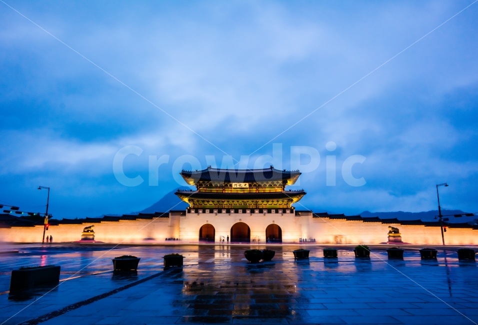 광화문,경복궁,종로구,야경,흐림,gloomy,seoul,korea,랜드마크,전통,문화,한국전통,고궁,기와,야경,밤,풍경,nightscape,night,landscape,랜드마크,landmark,tourist attraction,한국전통,한국문화,korean traditional,korean culture,architecture,건축물,building,건물,pagoda,탑,shrine,신사,worship,예배