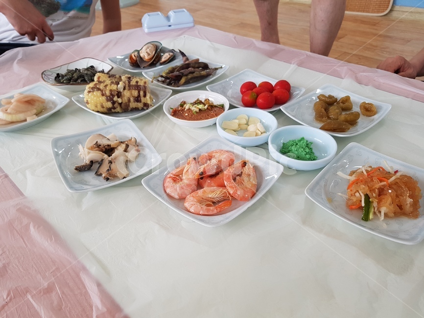 횟집,스끼다시,meal,food,음식,restaurant,buffet,뷔페,새우,음식,식재료,요리,food,cook,meal,dishes,food reserves