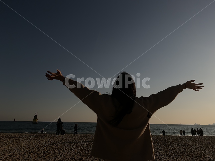 바다,새해,자유,실루엣,여자,woman,person,사람,human,인간,beach,해변,겨울,가을,freedom,만세,해방감,하늘,노을,sea,sky,해변가,팔,풍경,scenery,감성,감성사진