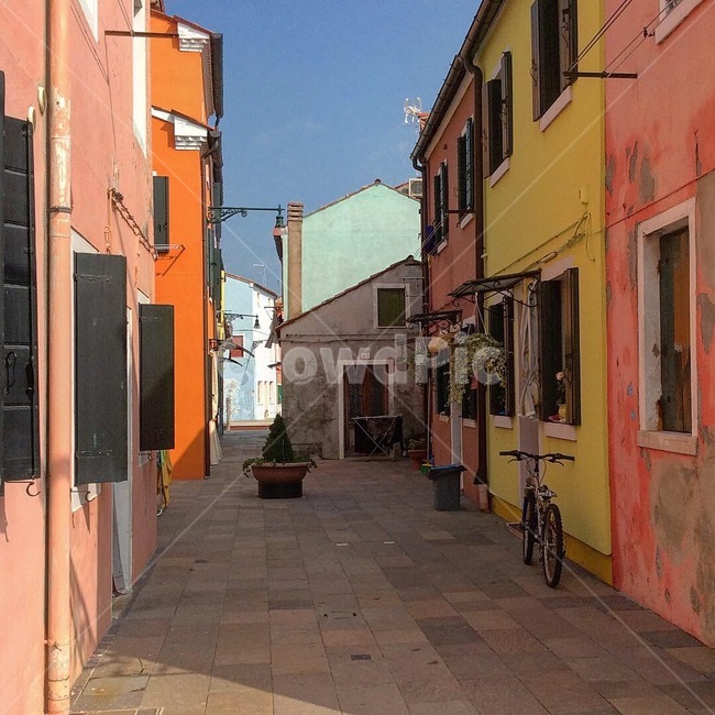 이탈리아,이태리,베네치아,베니스,부라노섬,알록달록,italy,italia,venezia,도시,풍경,city,landscape,골목길,alley,해외,외국,세계,foreign,oversea,world,세계도시풍경,해외도시풍경,외국도시풍경,world cityscape,flagstone,판석,bicycle,자전거,vehicle,차량,bike,transportation,교통