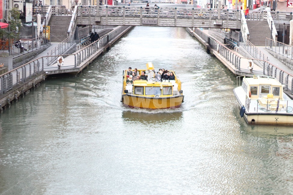transportation,교통,vehicle,차량,outdoors,물,water,보트,boat,옥외,vessel,해외,외국,세계,foreign,oversea,world