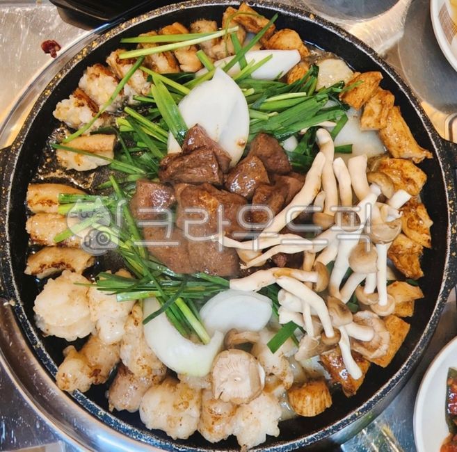 stone tablet,beef tripe,Somakchang,chives,cooking,heartache,mushroom,roast,Grilled Makchang,cook,Grilled Beef Tripe,Grilled pork belly,Grilled Tripe,Grilled Onion,food,Grilled Chives,meal,Assorted grilled tripe,Grilled Somakchang,Grilled mushrooms,dish,Gr