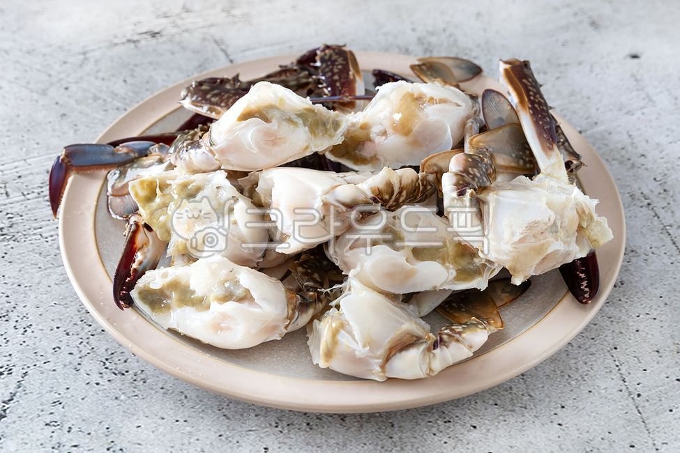 꽃게,절단꽃게,손질꽃게,꽃개,게,숫꽃게,가을꽃게,수산물,갑각류,해산물,간장게장,양념게장,꽃게상자,음식,푸드식재료,한국음식,food,신선,제철음식,푸짐한,접시