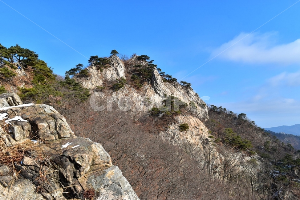 계룡산,국립공원,겨울,풍경,설경,산행,Korea,Nationa,Park,눈풍경,눈,자연,스포츠,등산,nature,snow,느낌,아름다운,신비로운,경이로운,다큐,필,힐링,명산landscape,winter,season,자연성릉,암릉,능선,비경,겨울,계절,winter,season,자연,풍경,nature,landscape,한국자연풍경,한국자연경관,korea nature landscape,cliff,낭떠러지,outdoors,옥외