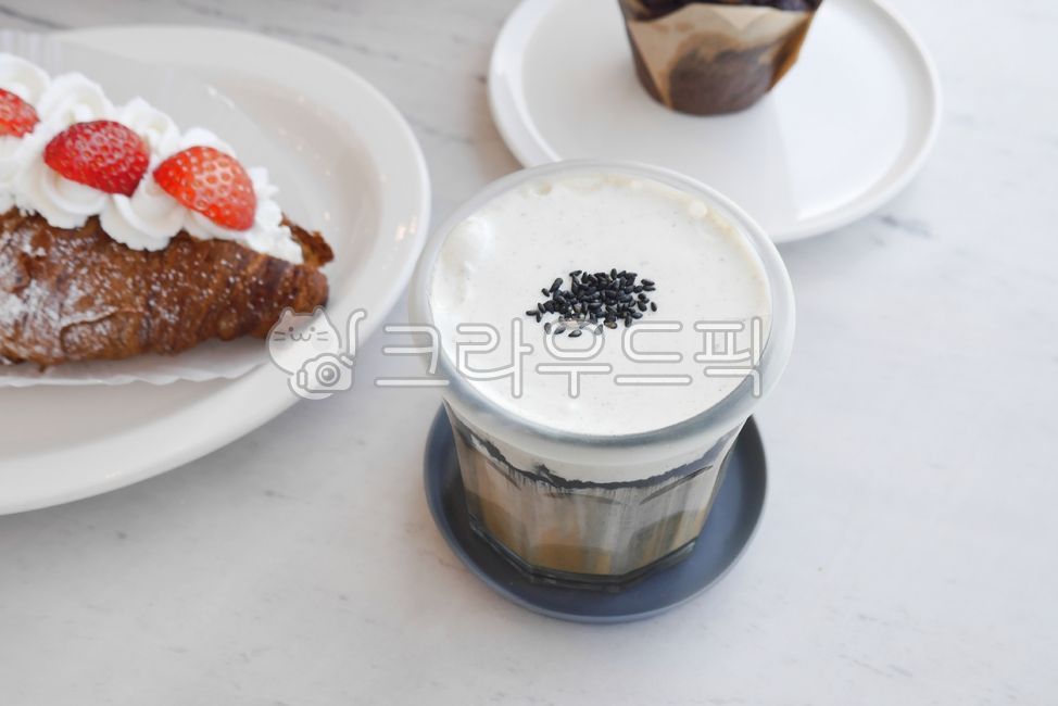 흑임자라떼, 카페, 흑임자, 흑임자음료, 음료, 사진,이미지,일러스트,캘리그라피 - 달밤에작가