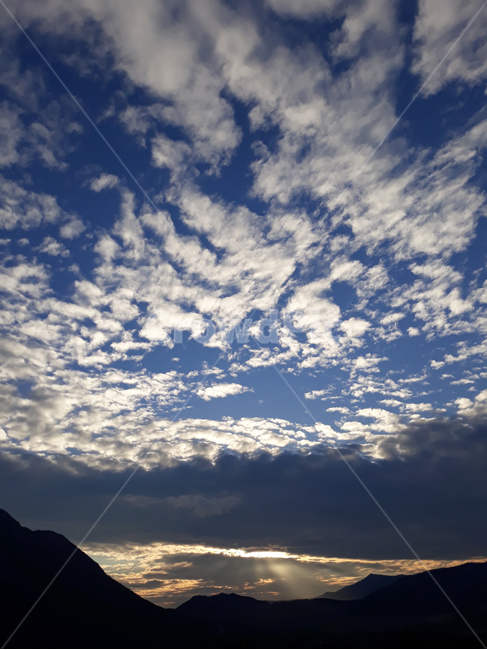 하늘,구름,하늘풍경,하늘색,해질녘,sky,양떼구름,풍경,cloud,햇빛,선샤인,sunshine,자연,풍경,nature,landscape,outdoors,옥외,weather,날씨
