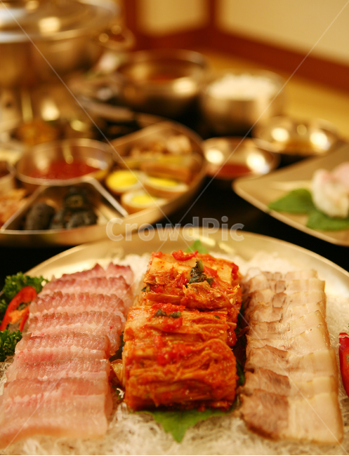 한정식,삼합,홍어삼합,한국음식,전통음식,koreanfood,traditionalfood,formal,놋쇠그릇,음식,한식,수육,김치,홍어,음식,식재료,요리,food,cook,meal,dishes,food reserves