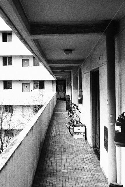 감성,아파트,복도,흑백,공포,공포,호러,무서운,무서움,horror,terror,fear,흑백,모노톤,monochrome,black and white,건축물,건물외관,exterior,building,structure,architecture,construction
