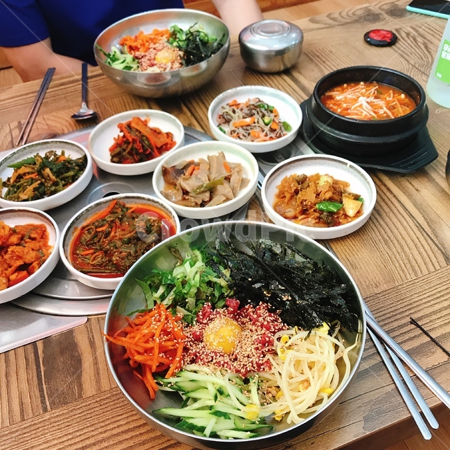 육회비빔밥,비빔밥,반찬,순두부찌개,밥,식사,한끼,점심,음식,식재료,요리,food,cook,meal,dishes,food reserves,한식,한국음식,한국요리,korean food,korean dishes,korean meal,korean cook