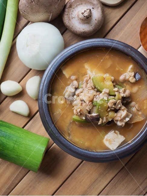 청국장,청국장찌개,찌개,된장찌개,야채,식품,한식,한국문화,음식,한국,배경,음식문화,웰빙,문화,아시아,아시아음식,전통,점심,점심식사,국물,국물음식,음식,식재료,요리,food,cook,meal,dishes,food reserves,한식,한국음식,한국요리,korean food,korean dishes,korean meal,korean cook