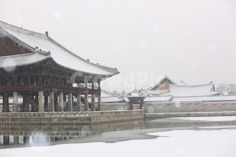 겨울,눈,설경,경복궁,궁,한국,전통,winter,snow,palace,korea,tradition,겨울,계절,winter,season,한국전통,한국문화,korean traditional,korean culture,랜드마크,landmark,tourist attraction,한국랜드마크,한국관광지,한국명소,korea landmark,korea tourist attraction,건축물,건물외관,exterior,building,structure,architecture,construction