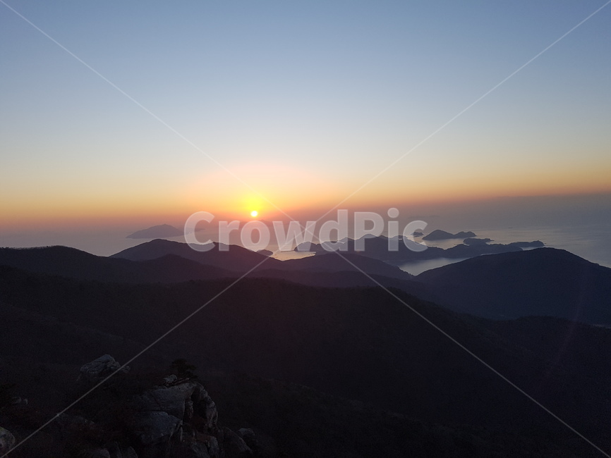 남해보리암,보리암일출,바다일출,일출,sunrise,무지개,해,새벽,떠오르는,붉은,아득한,화난,여명,하늘,황혼,붉은하늘,nature,sunset,sky,redsky,일몰,dusk,dawn